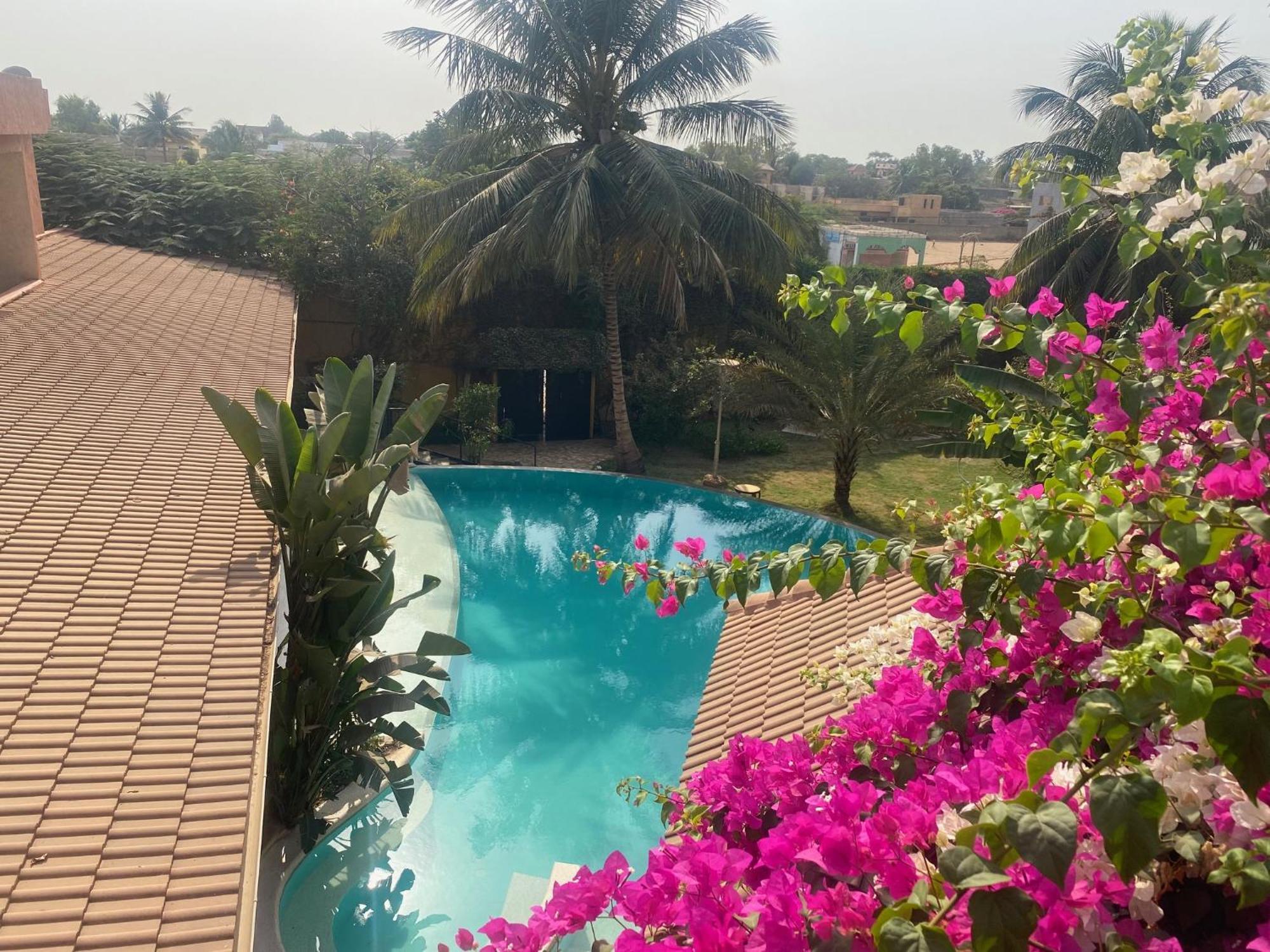 Hotel Le Clos Des Papillons Saly Portudal Bagian luar foto