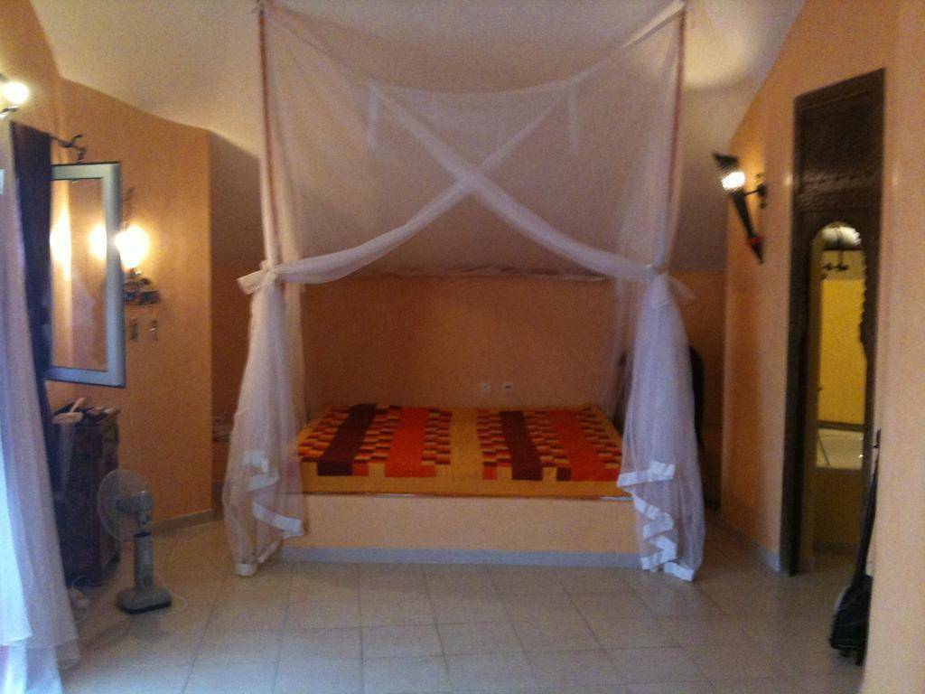 Hotel Le Clos Des Papillons Saly Portudal Ruang foto
