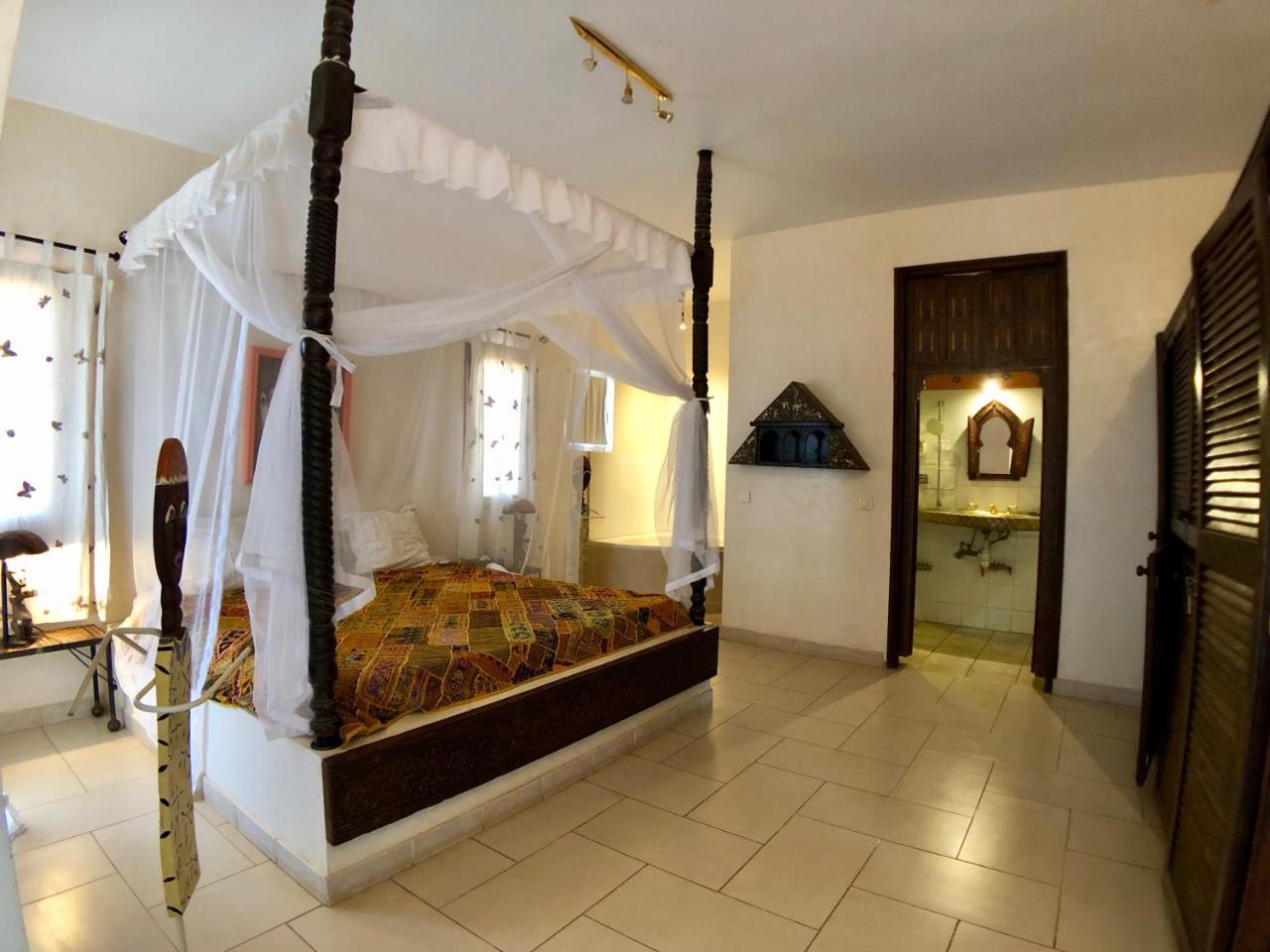 Hotel Le Clos Des Papillons Saly Portudal Bagian luar foto