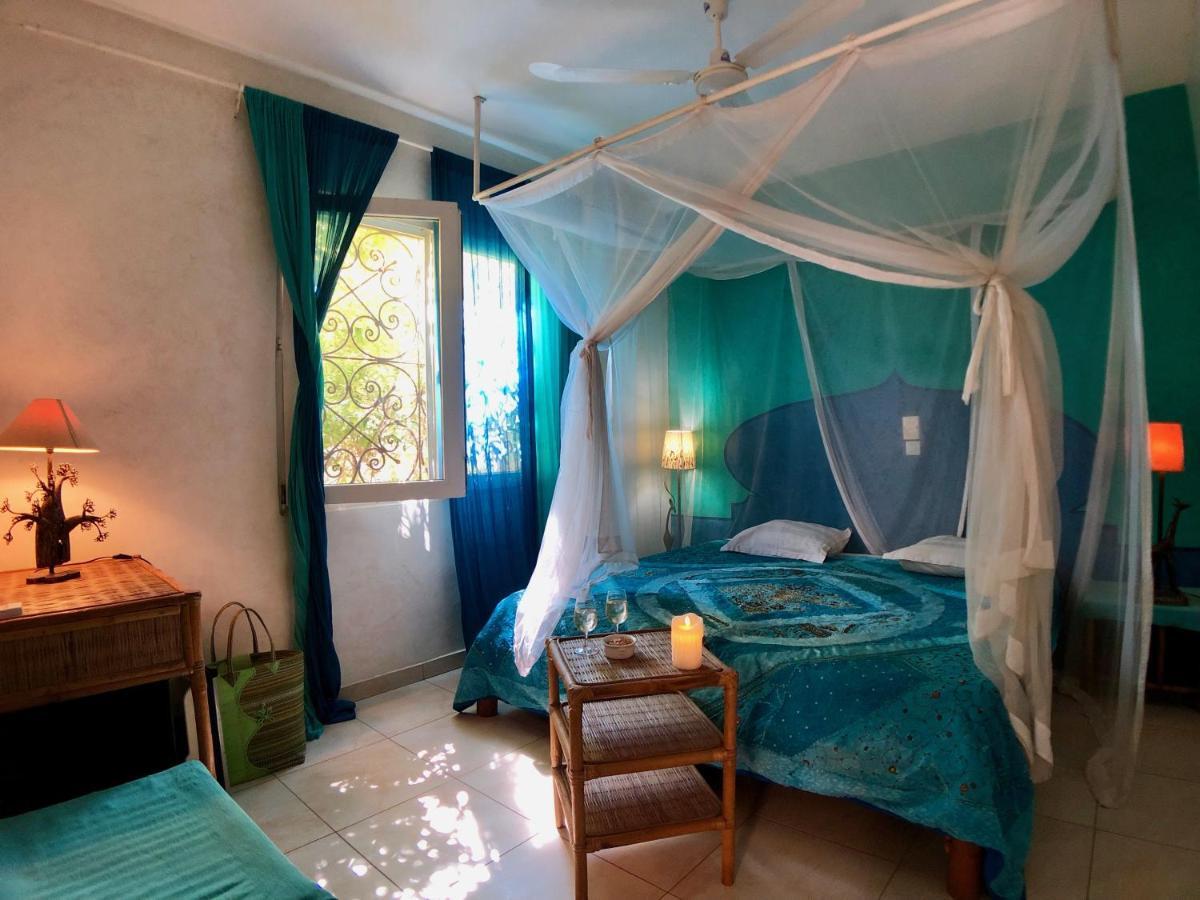Hotel Le Clos Des Papillons Saly Portudal Bagian luar foto